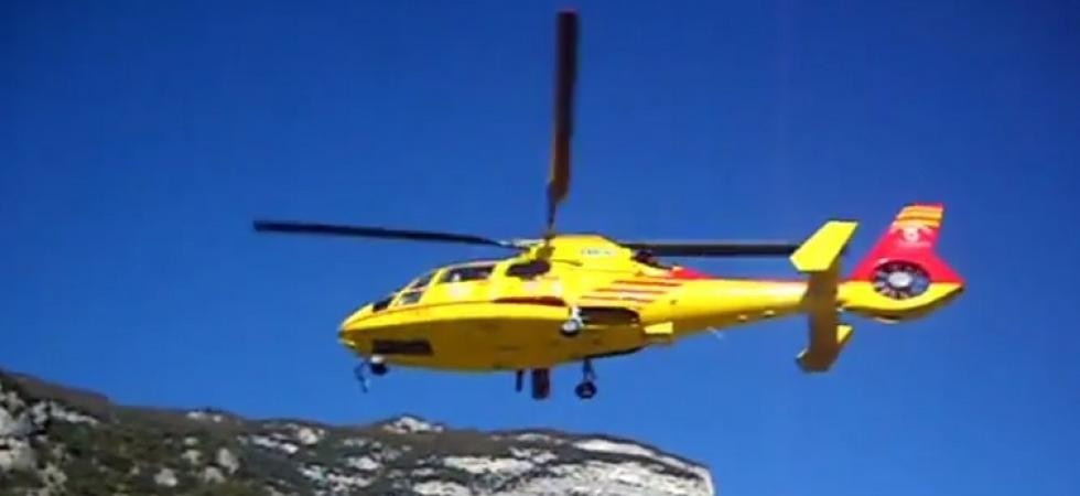 Scivola a terra in moto e sbatte sull'asfalto, un 51enne trasportato in elicottero all'ospedale Santa Chiara